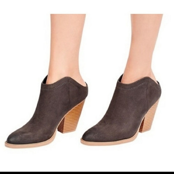 black wallabees
